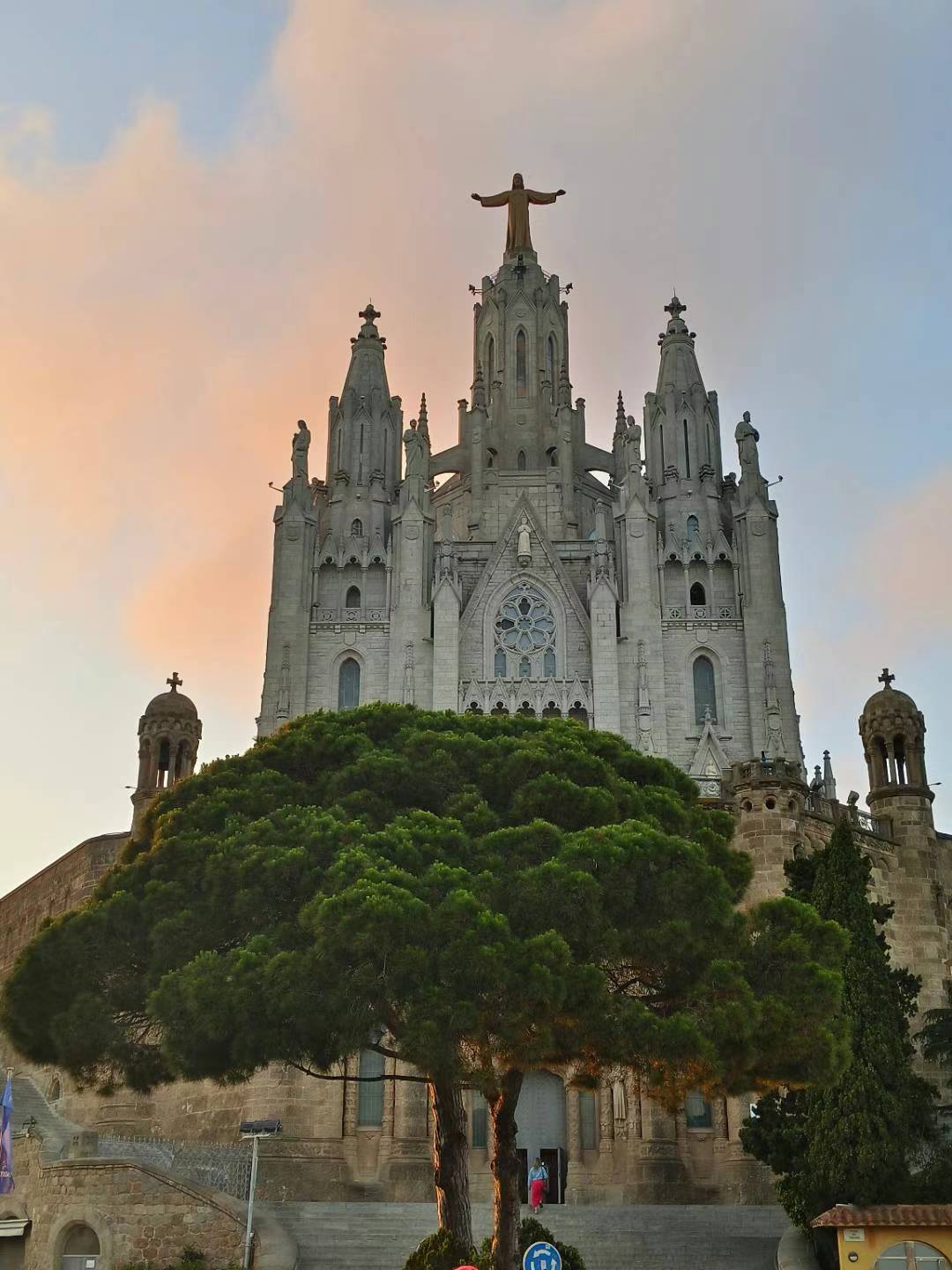 Barcelona airport pickup and drop off - Image 3
